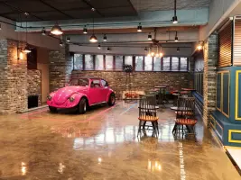 핑크 클래식카가 있는 분당 빈티지 카페 인테리어